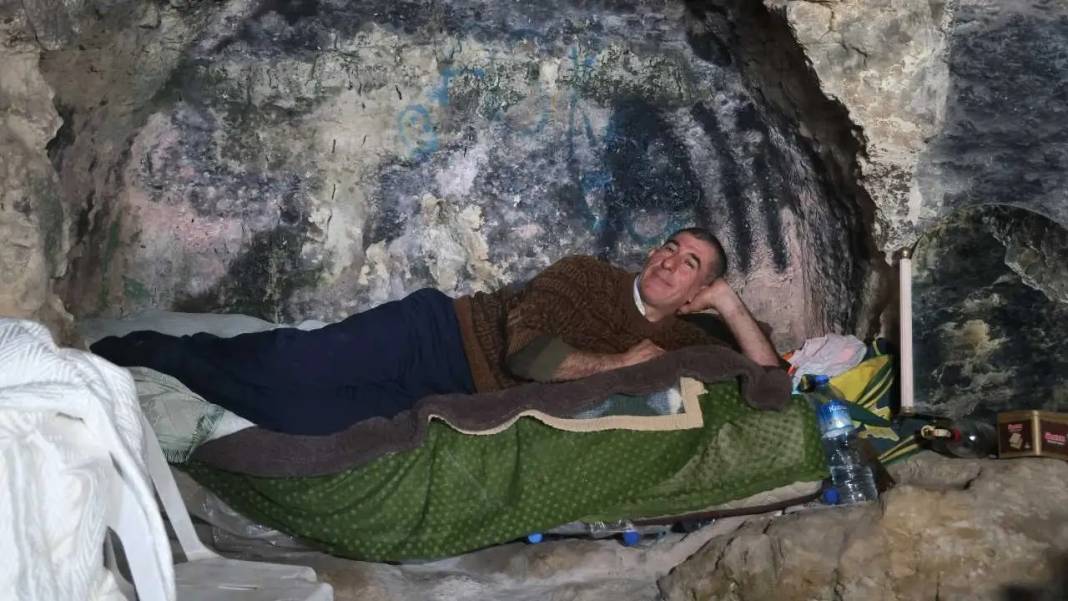 Hatay’da Depremden Sonra Mağaraya Sığınan Adam Tebligatla Sarsıldı 6